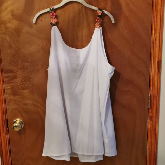 Top - Picture 2 of 3